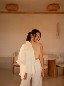 Mirnalini Ravi Shines in Her Elegant New Look – Stylish Photos Go Viral Online