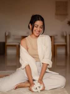 Mirnalini Ravi Shines in Her Elegant New Look – Stylish Photos Go Viral Online