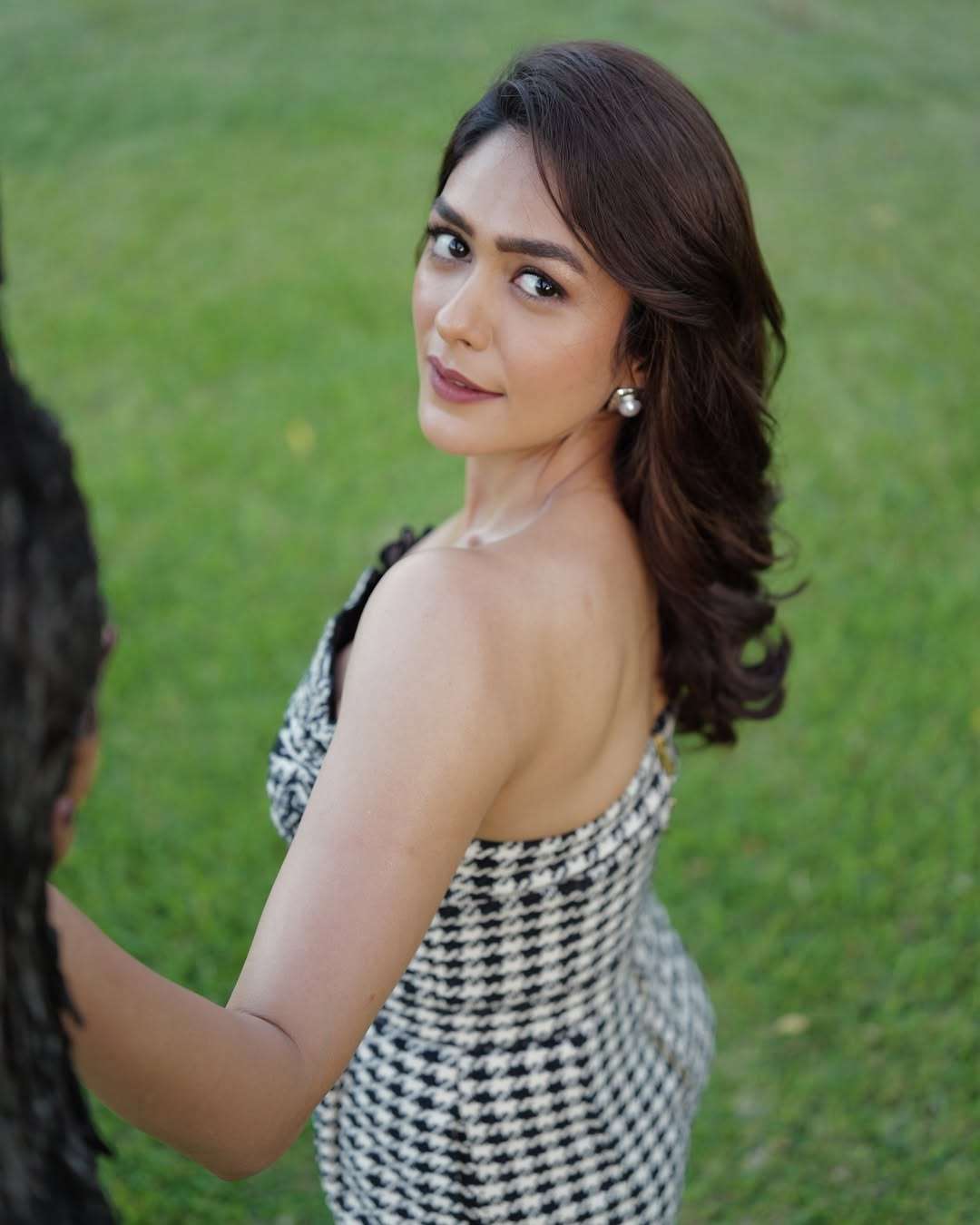 Mrunal Thakur Magical Photos Set Trends on Internet