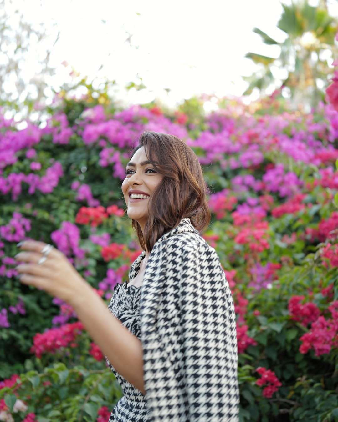 Mrunal Thakur Magical Photos Set Trends on Internet