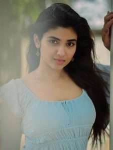 Pragya Nagra Impresses Fans with Her Ravishing New Look