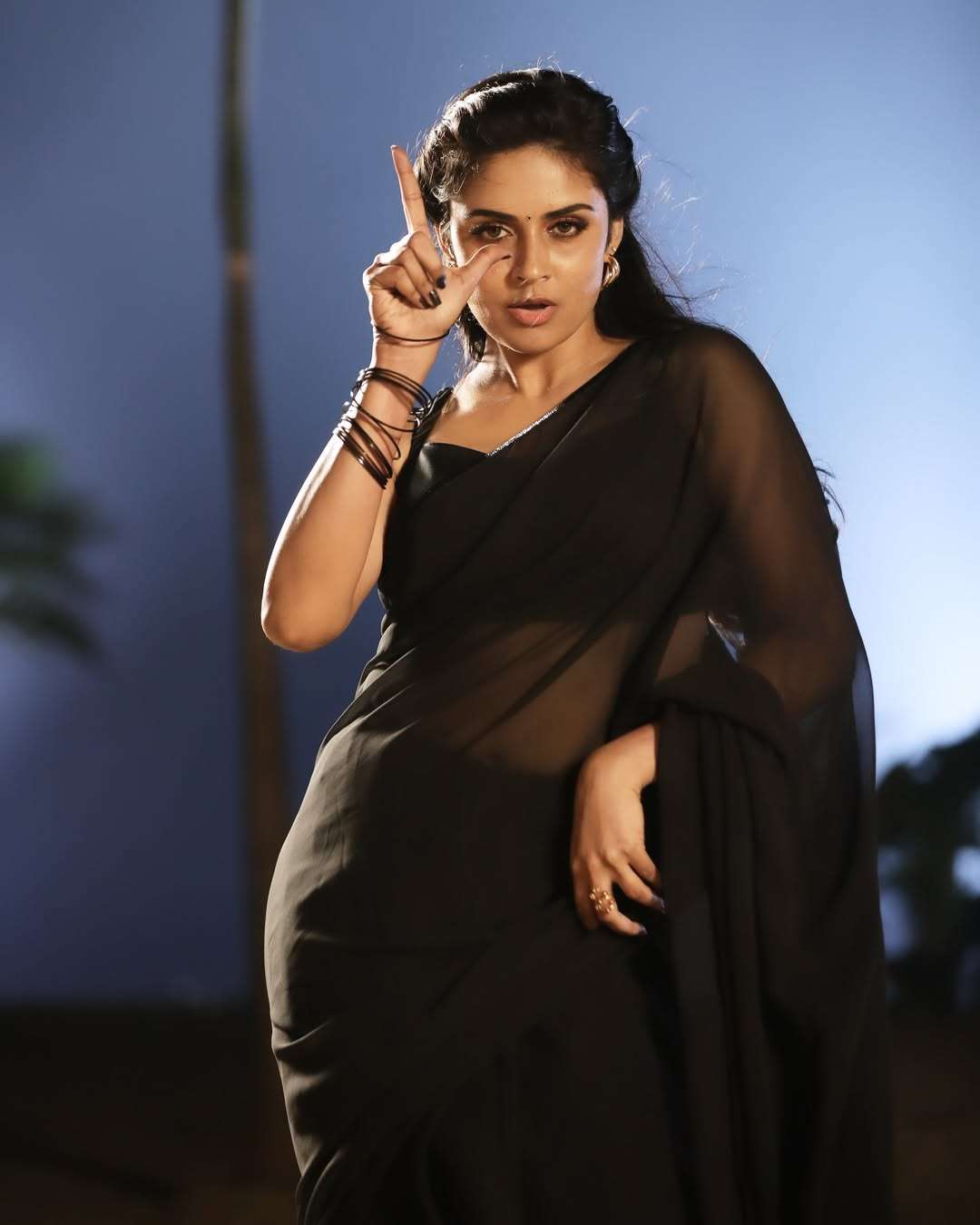 Trending Movie Actress Priyalaya grabs Kollywood fans Attention on Internet