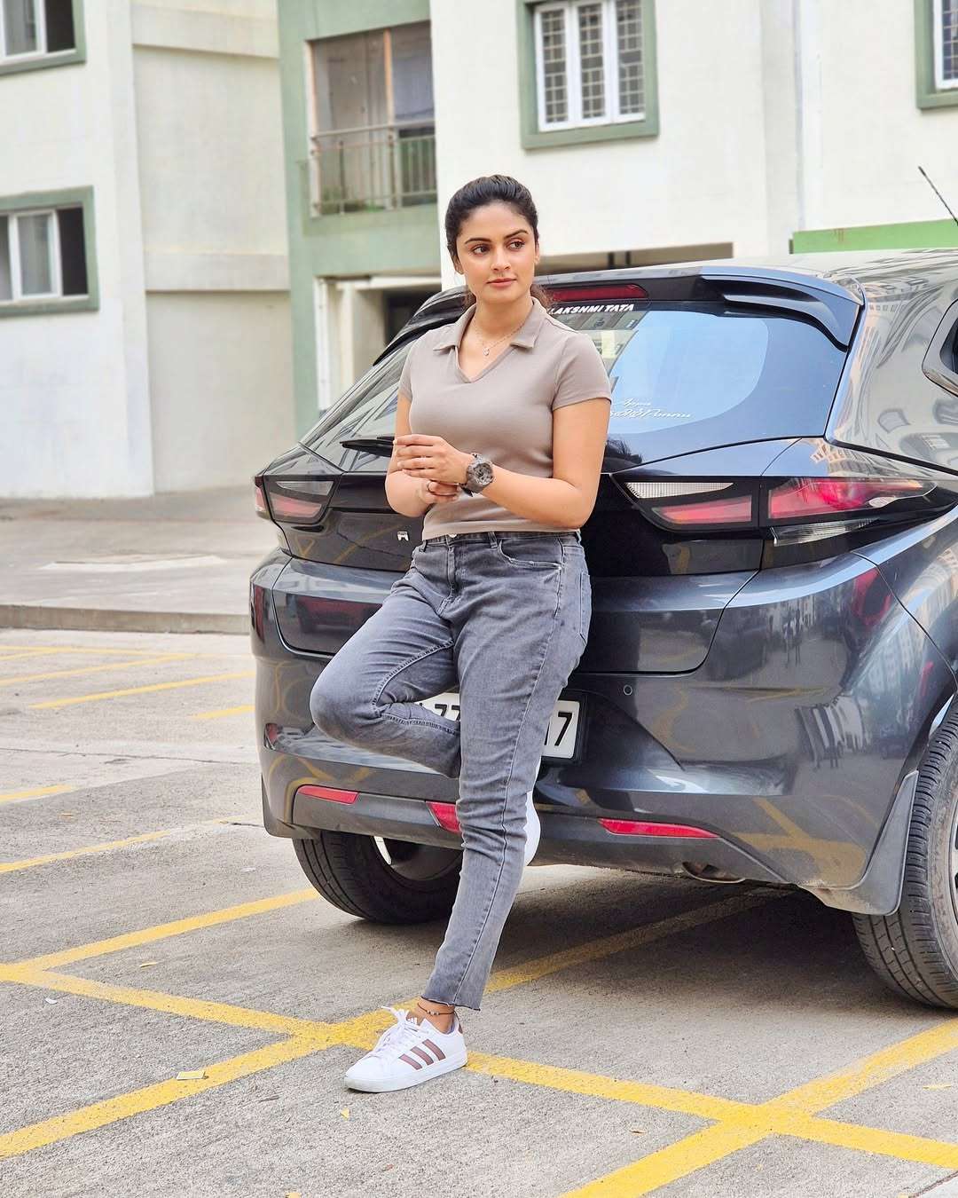 Trending Movie Actress Priyalaya grabs Kollywood fans Attention on Internet