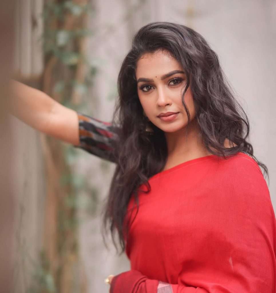 Swathi Konde shines in Her Latest Traditional Photoshoot