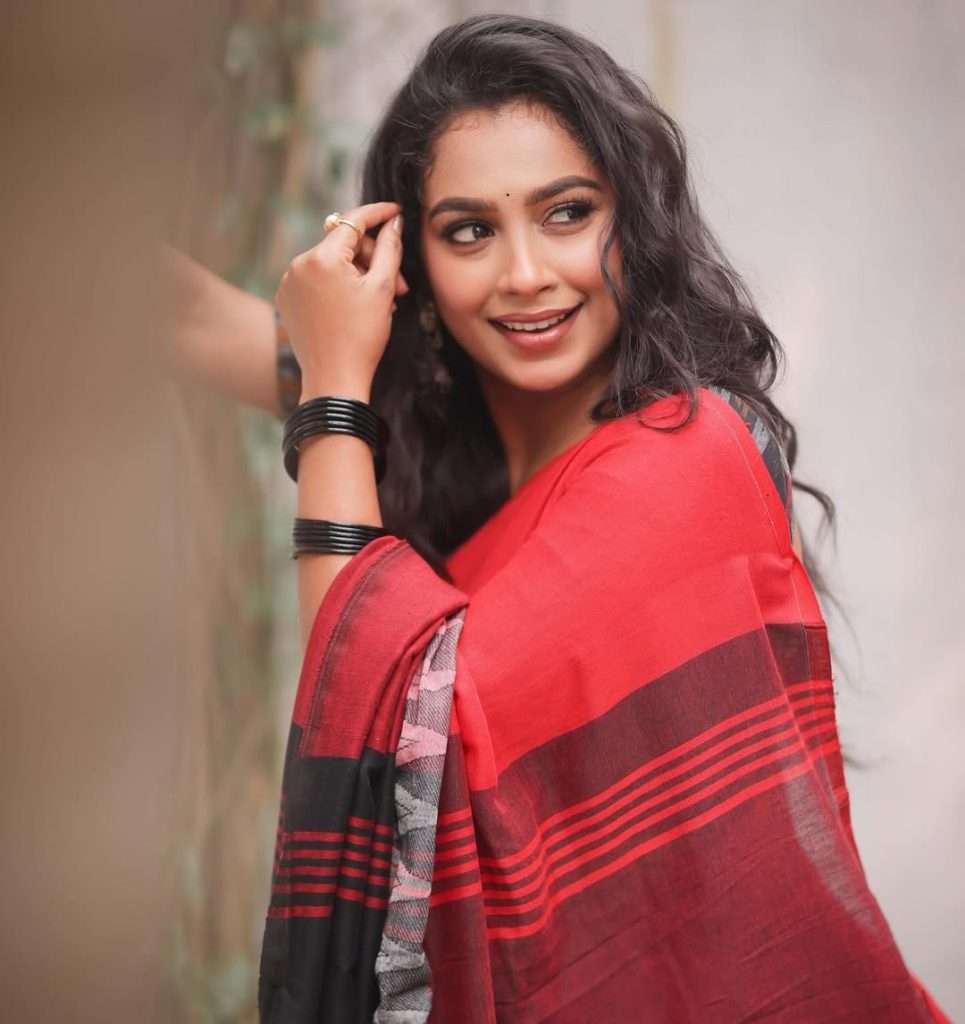 Swathi Konde shines in Her Latest Traditional Photoshoot