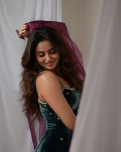 Teju Ashwini Debuts as Lead Heroine in G.V. Prakash’s Blackmail