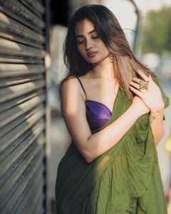 Teju Ashwini Debuts as Lead Heroine in G.V. Prakash’s Blackmail