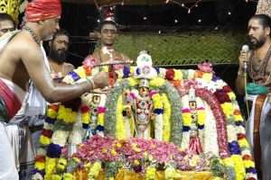 Why is Deepa Aarti performed in temples to the Lord?