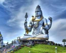 How should one circumambulate the Shiva temple on Pradosham