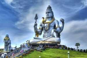 How should one circumambulate the Shiva temple on Pradosham
